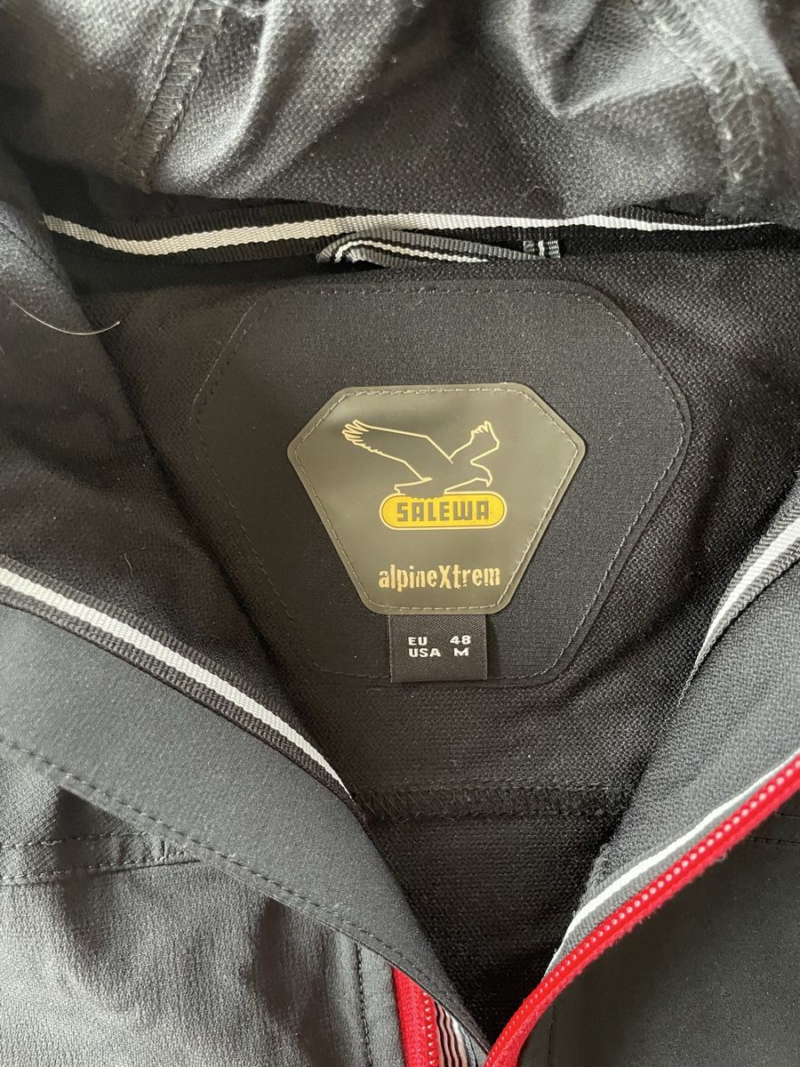 Salewa Vestes: SALEWA alpineXtrem SONDEREDITION Hardshell Jacke  - Grösse M – D'occasion à Oberhofen am Thunersee par BikeForMySister 4