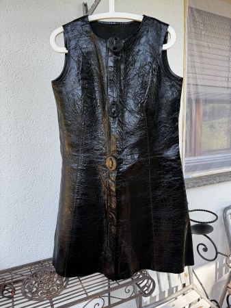 Robe en cuir véritable des années 1960’s ou 1970’s vintage