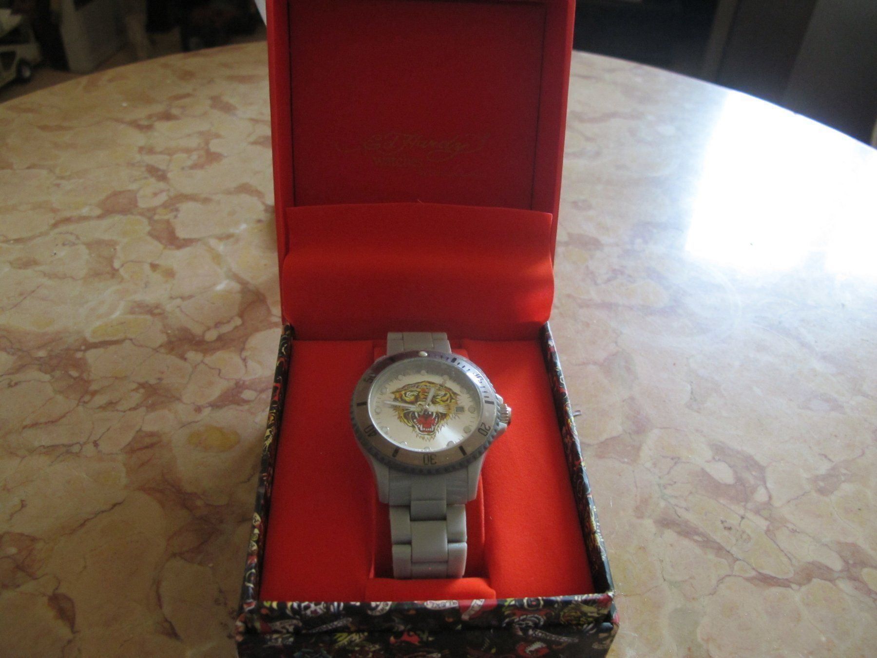 Orologi: Ed Hardy by Christian Audigier Quartzuhr Herren Oder Damen – Nuovo e nell'imballaggio originale da Altnau venduto da LinaAuktion