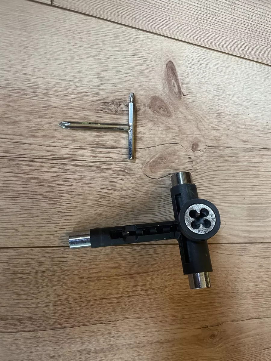 Tutti gli attrezzi: Skateboard Multitool – Usato da Bern venduto da gwendulla.gans