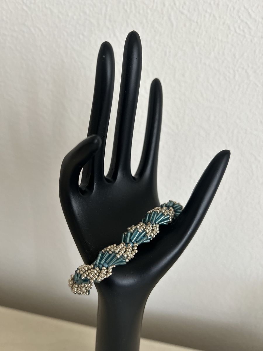 Bracciali & Braccialetti: Handgemachtes Perlenarmband, türkis-silber, elegant – Nuovo (secondo la descrizione) da Ettiswil venduto da nat_9vgc 1