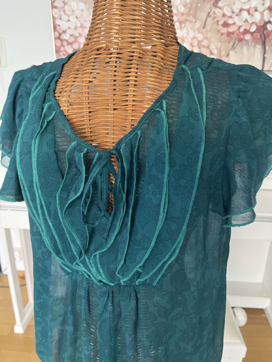 Blusen: Bluse mit Rüschen, grün, 38 – Gebraucht aus Solothurn von Bobesch08 1