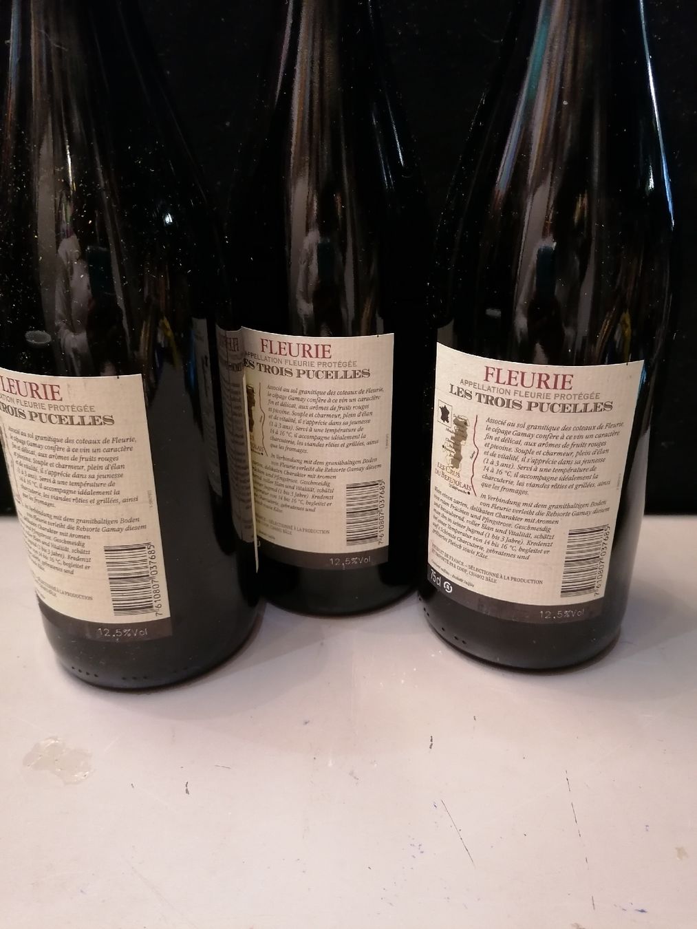 Vino: 3 x Fleurie "Les Trois Pucelles" 2010 AOC – Nuovo (secondo la descrizione) da Genève venduto da Leboucheoreilles 3