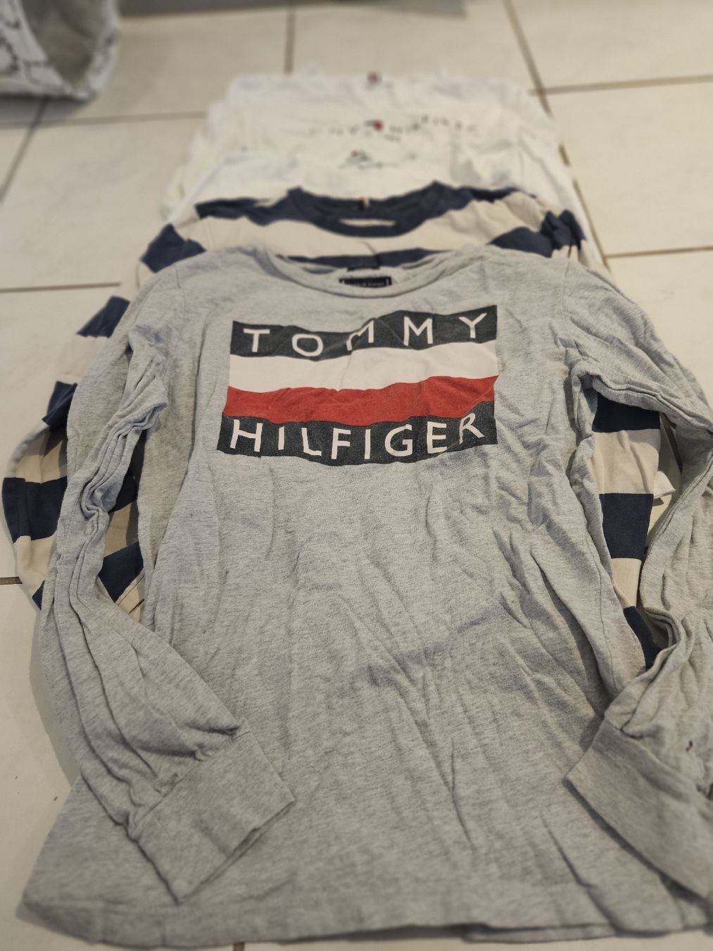 Tommy Hilfiger Kleiderpakete: 5 teilges Set Tommy Hilfiger – Gebraucht aus Pfaffnau von sim_6rqw 2