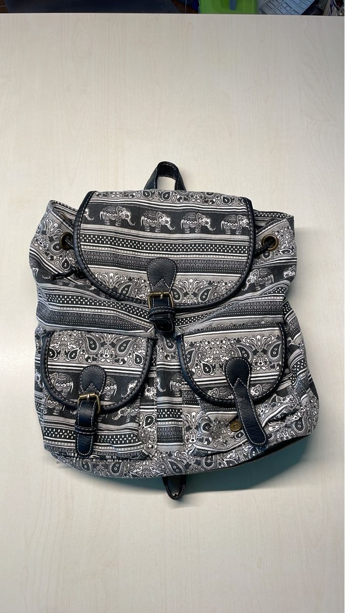 Zaini: Stylischer Ethno Rucksack – Usato da Neuenkirch venduto da balani