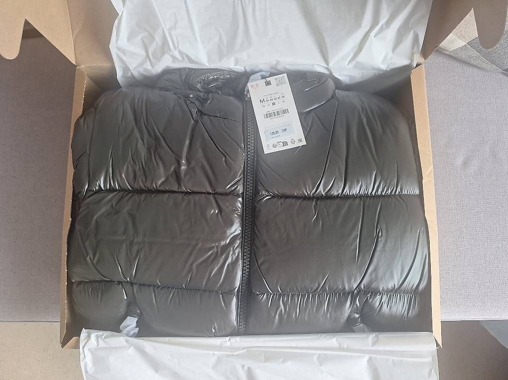 Zara Jacken: originalverpackte Zara Daunenjacke Grösse M – Neu und originalverpackt aus Kloten von Samerus
