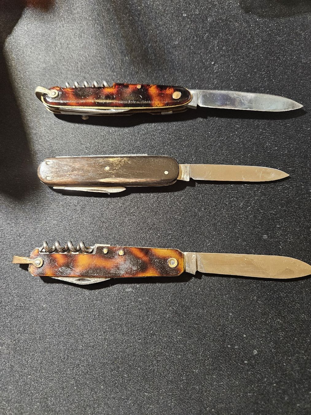 Couteaux de poche: 3 Taschenmesser – Défectueux à Bern par Respirit 1
