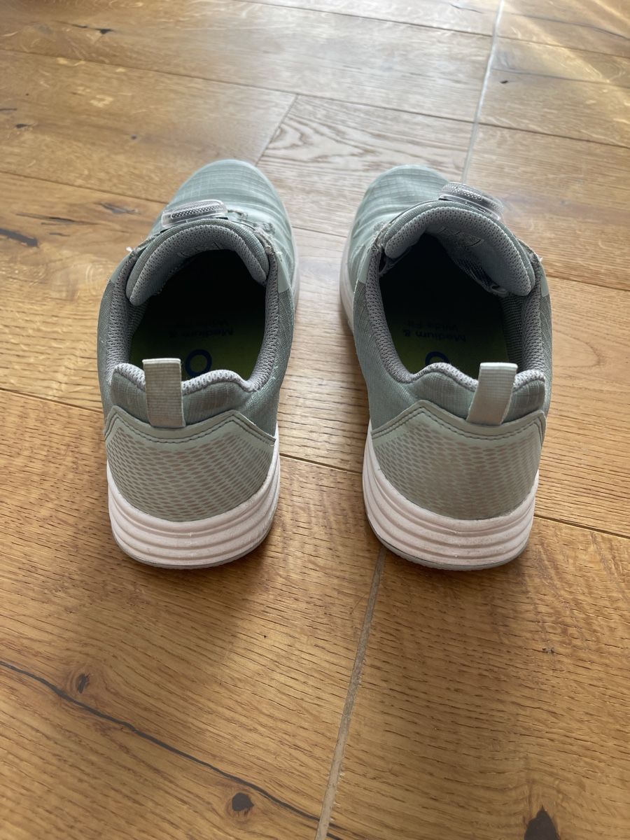 Scarpe per ragazze: Wasserdichter Sneaker von Vado – Usato da Gerlikon venduto da Ensanada 3