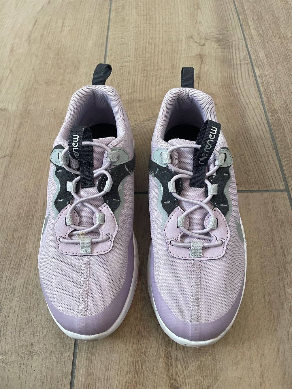 Nike Scarpe per ragazze: Nike Turnschuhe Gr. 31.5 – Usato da Waltenschwil venduto da hansnine 1