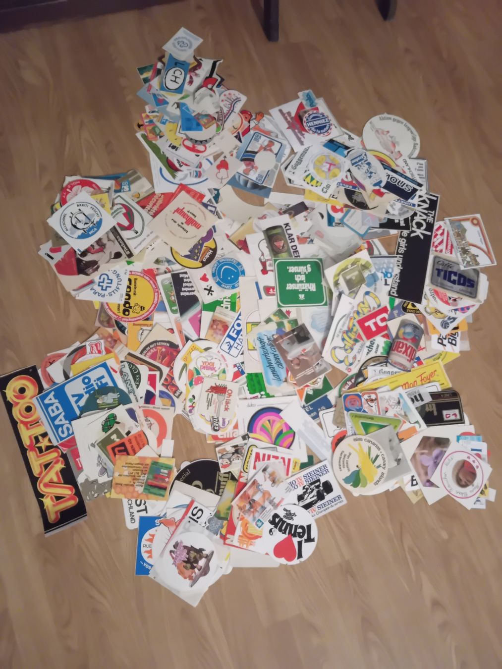 Aufkleber: Aufkleber mix 1.9 kg – Gebraucht aus Biasca von Old_6blh 1