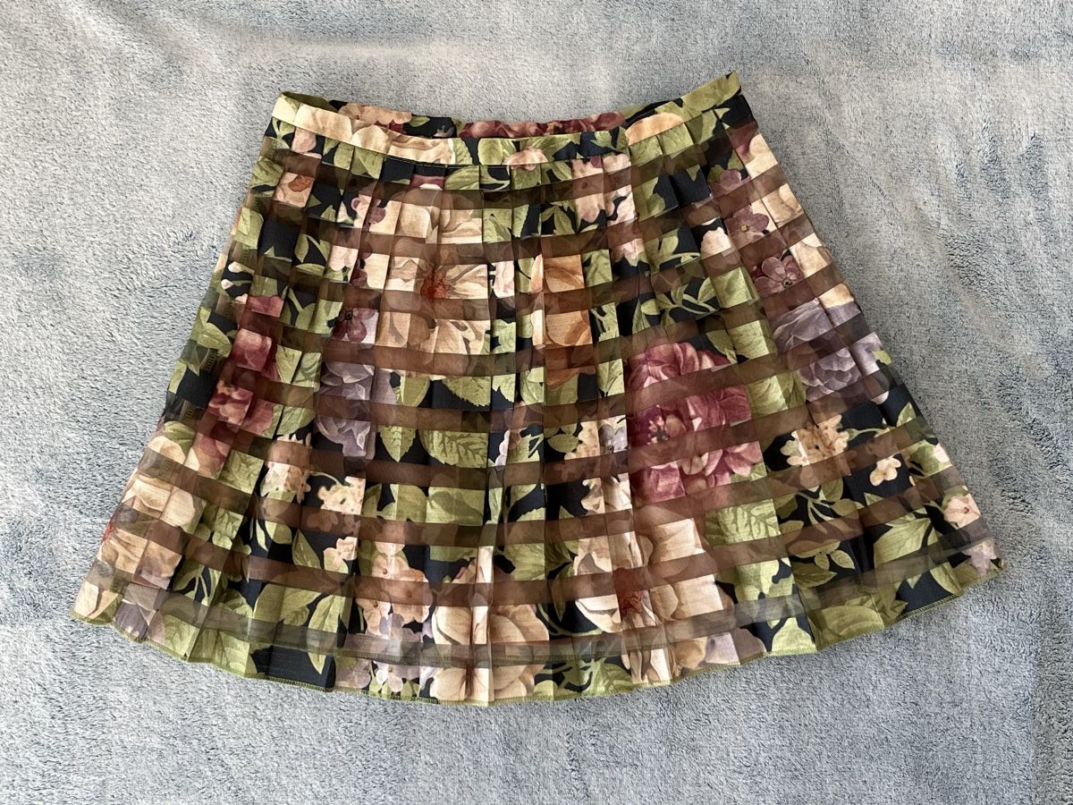 Zara Gonne: Zara Basic Floral Pleated Mini Skirt Size S – Nuovo (secondo la descrizione) da Gümligen venduto da caron__ 2
