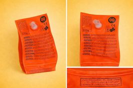 Baby schwimmweste orange mit blauen riemen null bis fuenfzeh