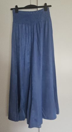 Sommerhose Gr. M, weites Bein, neuwertig, hellblau