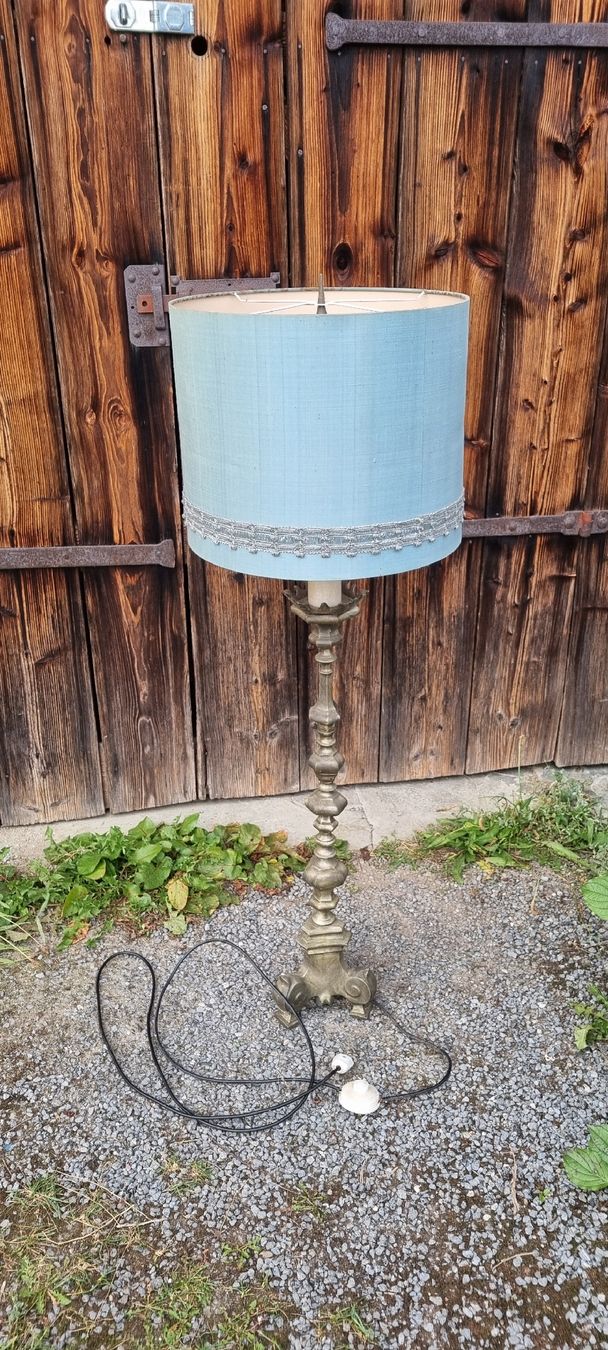 Lampade: antike Stehlampe – Usato da Wädenswil venduto da weihpos