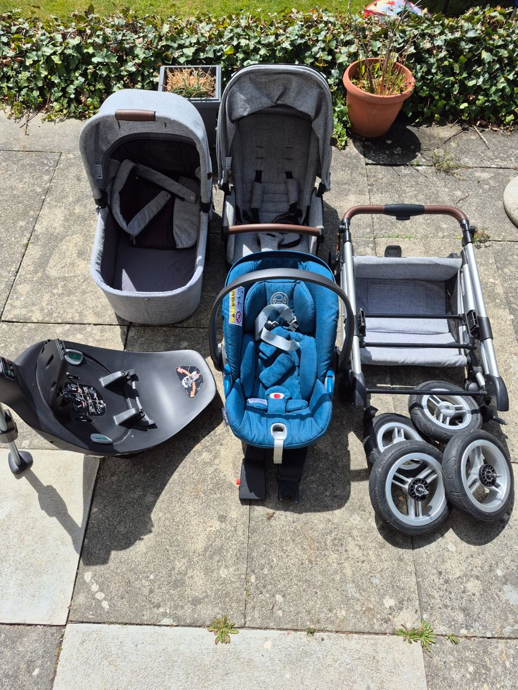 Carrozzine: Lot :poussette, siège auto bébé avec station – Usato da Pery venduto da psride