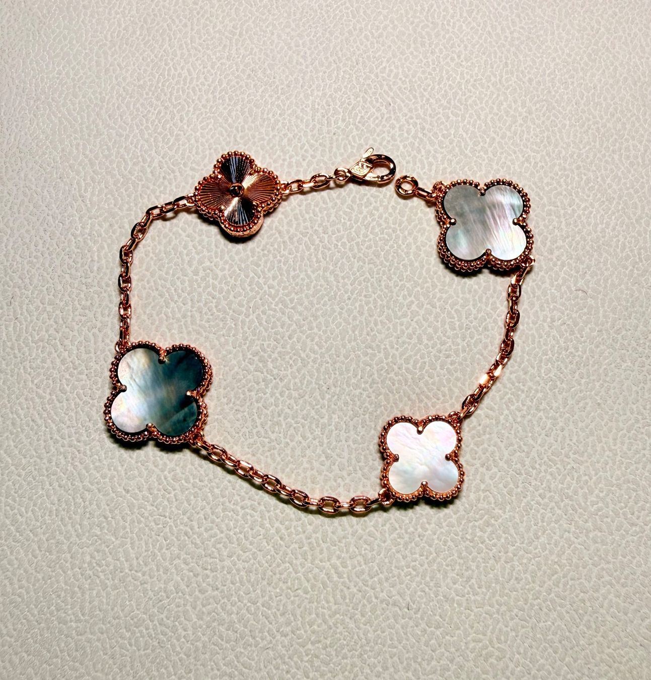 Armbänder & -reifen: Bracelet trèfle vert rose gold – Neu und originalverpackt aus St-Maurice von Sandrinette123 1