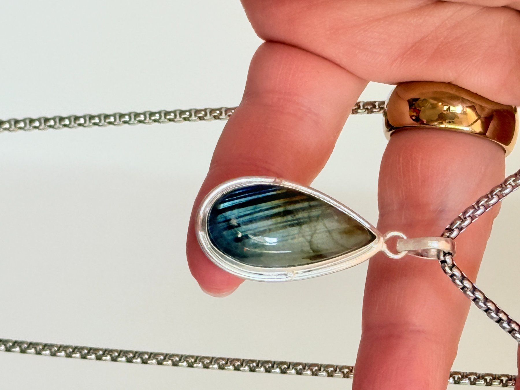 Catenine: Collier pendentif larme en labradorite élégant – Nuovo e nell'imballaggio originale da Genève venduto da AWWA 4