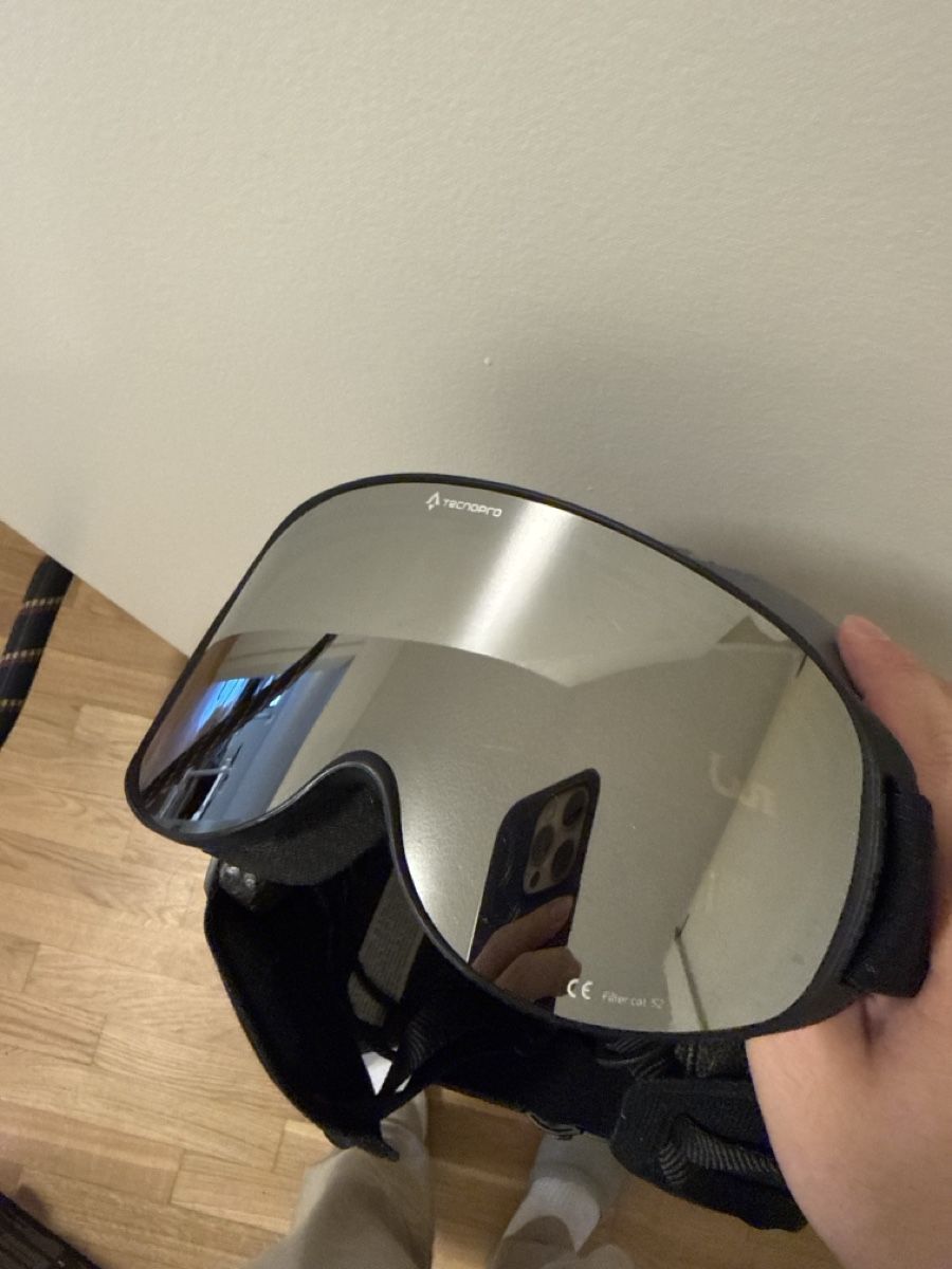 Decathlon Caschi: Wedze ski helmet + goggles – Usato da Zürich venduto da pet_8zjv 2
