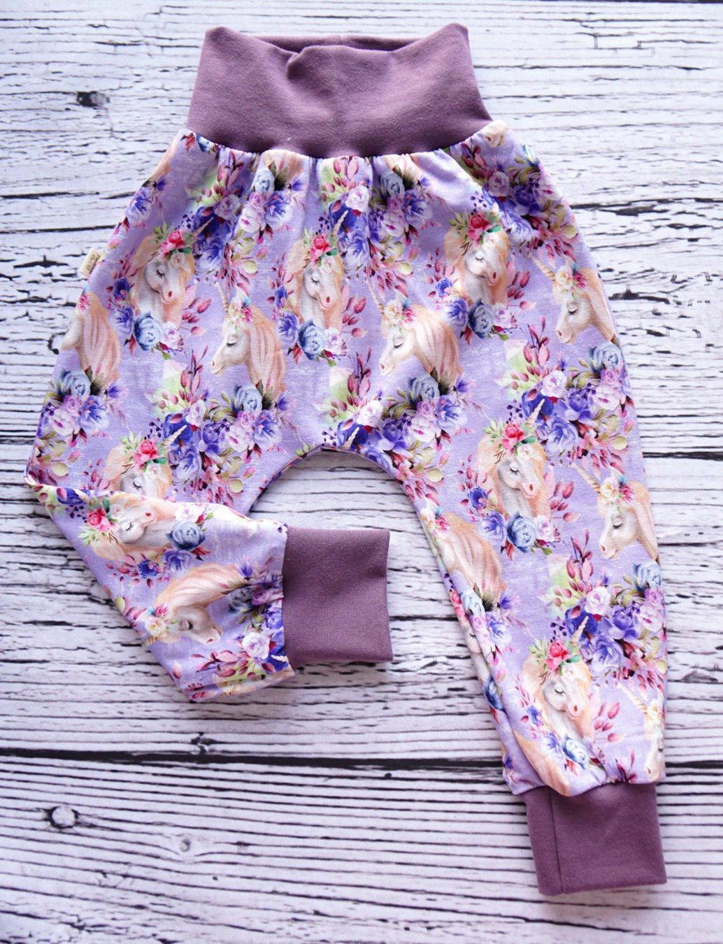 Pantaloni: Pumphose mit Einhorn/Blumen Gr.92/98 NEU – Nuovo e nell'imballaggio originale da Zürich venduto da sambaum 1