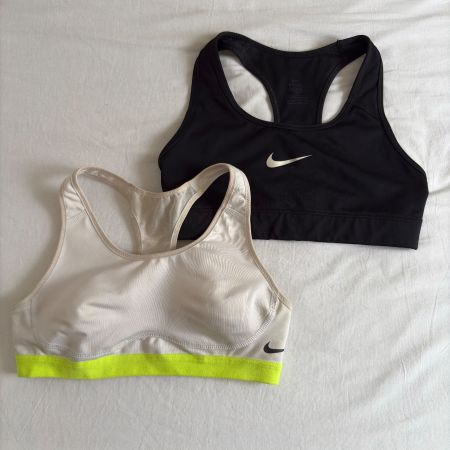 2 brassières Nike XS