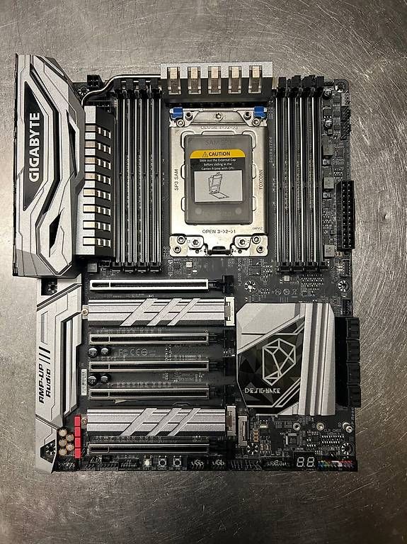 Gigabyte Schede madri: Gigabyte X399 Designare EX Mainboard TR4, ohne CPU – Usato da Zürich venduto da mozii 2