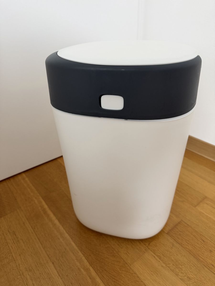 Tommee Tippee Cestini per rifiuti: Tommee Tippee twist and click nappy bin – Usato da Thalwil venduto da jen_vk22