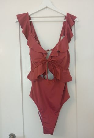 Badeanzug Terracotta Red wie neu Rüschen Cut-Out XL