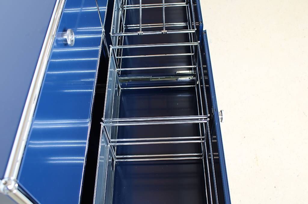 USM Scaffali: USM Sideboard in Stahlblau, neuewertig – Usato da Meinisberg venduto da atelier_TILIJA 6