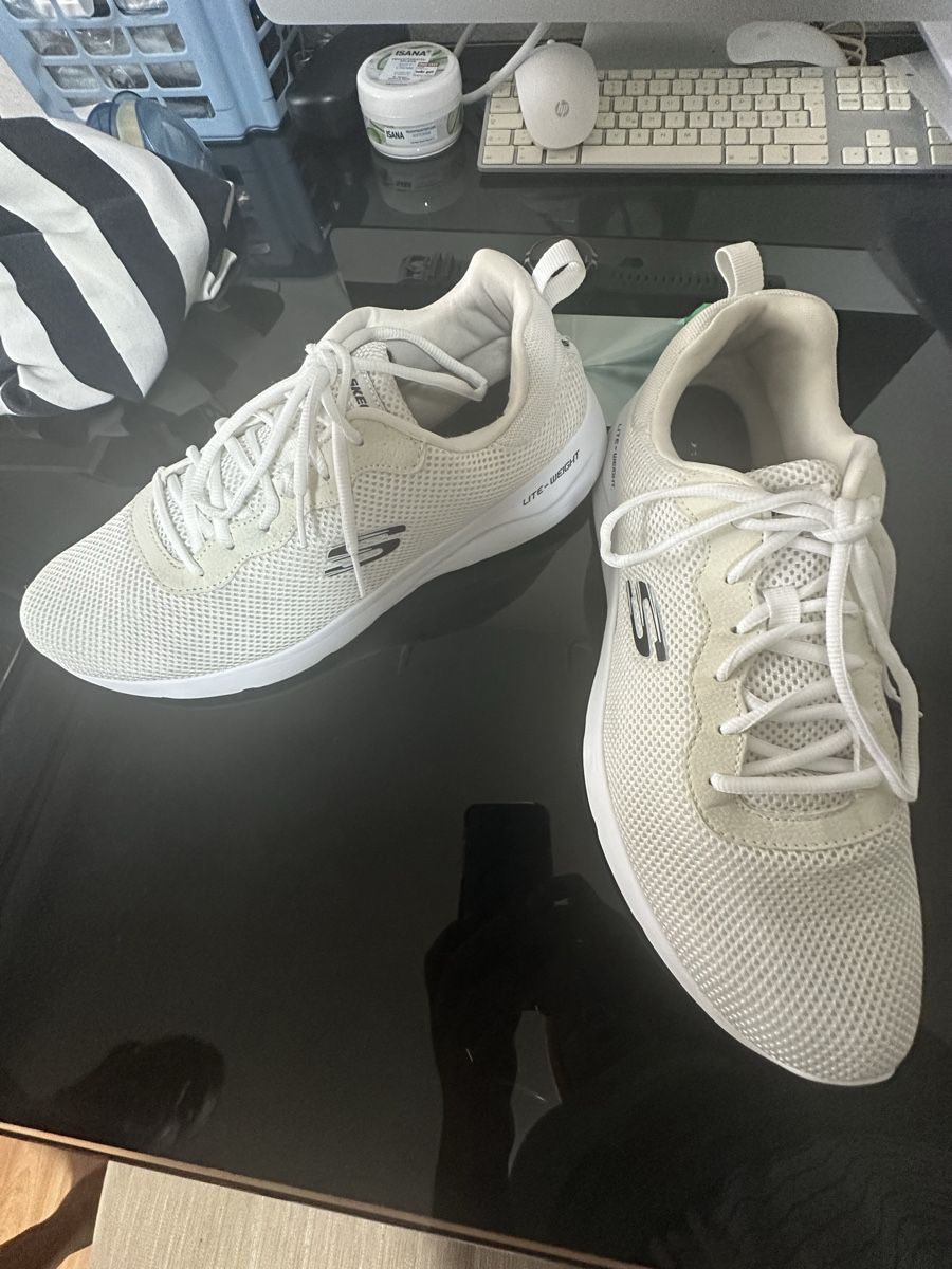 Skechers Herrenschuhe: Skechers Lite-Weight  Schuhe Weiss Grösse 46  – Gebraucht aus Ettingen von Vasantha25