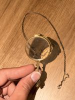 Monocle or loupe ancienne avec chaîne métal doré décoré