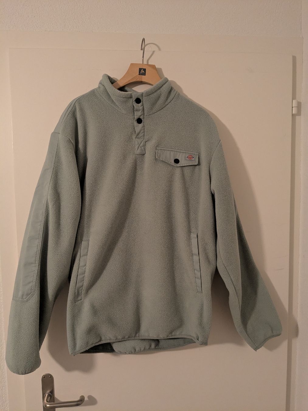 Dickies Pullover & Sweatshirts: Dickies Sweater – Gebraucht aus Lenzerheide/Lai von dgi_wj6p