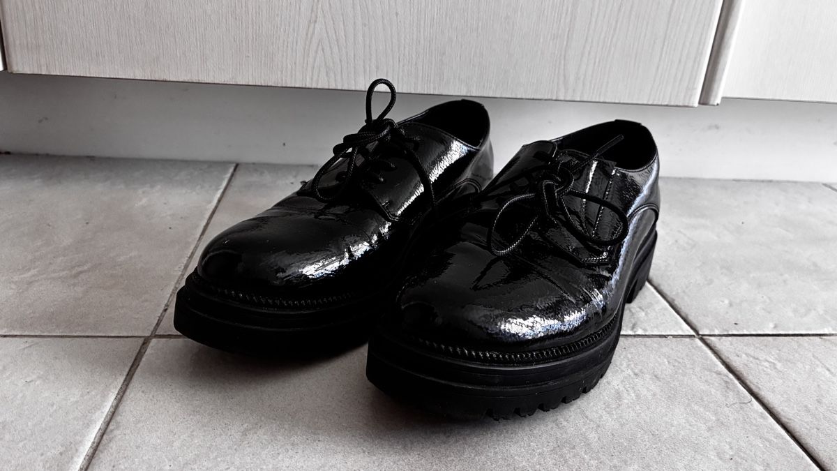 Damenschuhe: Black fake leather shoes – Gebraucht aus Zürich von tha_nhm8