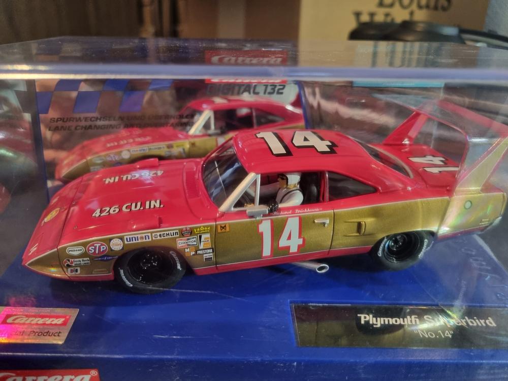 Carrera Digital 132 voiture Plymouth Superbird No.2