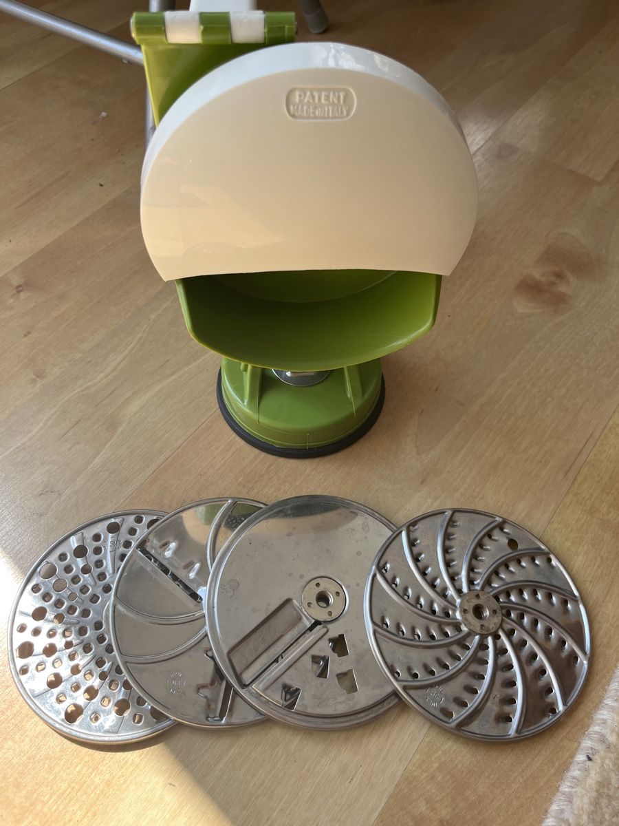 Elettrodomestici da cucina: Super Shred Vintage-Schneidemaschine – Nuovo e nell'imballaggio originale da Zürich venduto da BBET2025