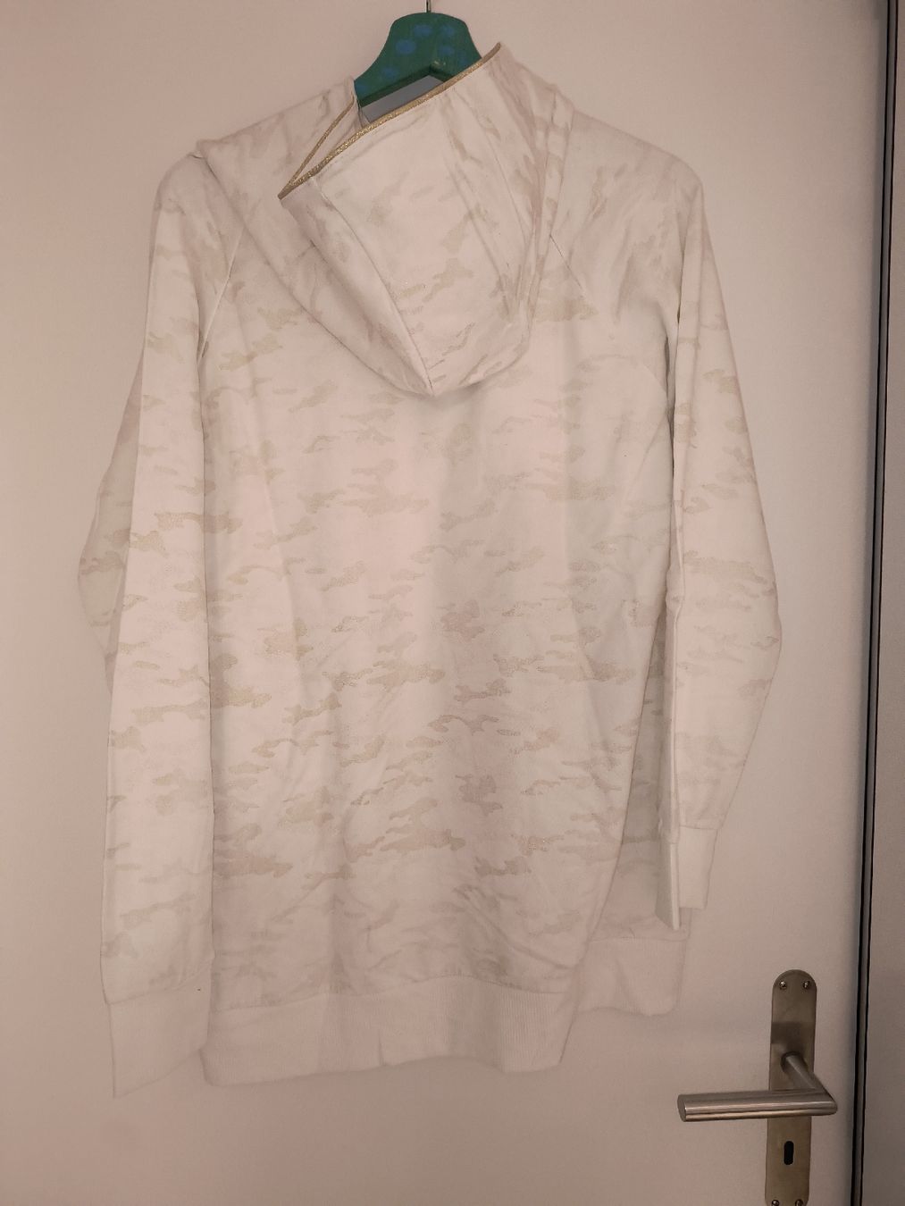 Pullover & Sweatshirts: Damen Pullover Kapuze Tarnmuster Weiss Grösse XL – Gebraucht aus Würenlingen von pjs-at-tutti 3