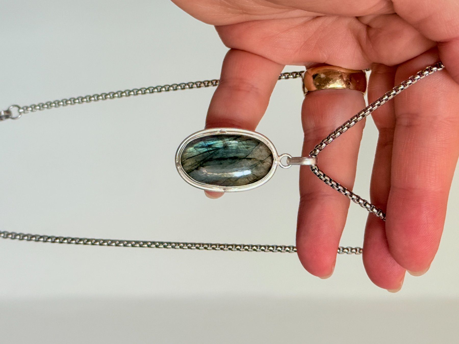 Ketten: Fashionable labradorite necklace – Neu und originalverpackt aus Genève von AGBERG 7