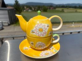 Teekanne mit Tasse