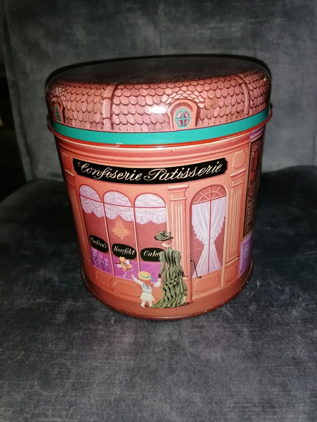 Tutte le decorazioni: Biskuitsdose Paris / boîte à bisquits Paris – Nuovo (secondo la descrizione) da Corcelles-près-Payerne venduto da RxOne_Krs 3