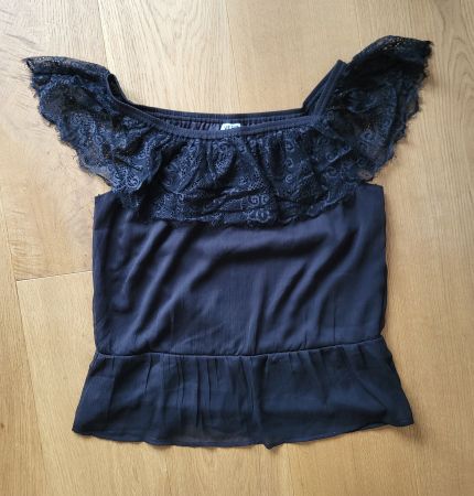 Schulterfreies romantisches Spitzen-Top von Vero Moda Gr M