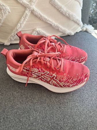 Asics Laufschuhe 37