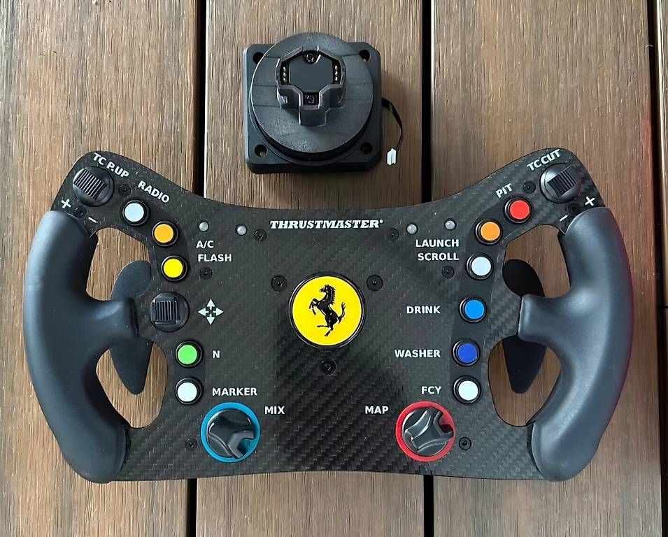 Thrustmaster Manettes: Thrustmaster Ferrari F488 GT3 – D'occasion à Kriens par Michu2876