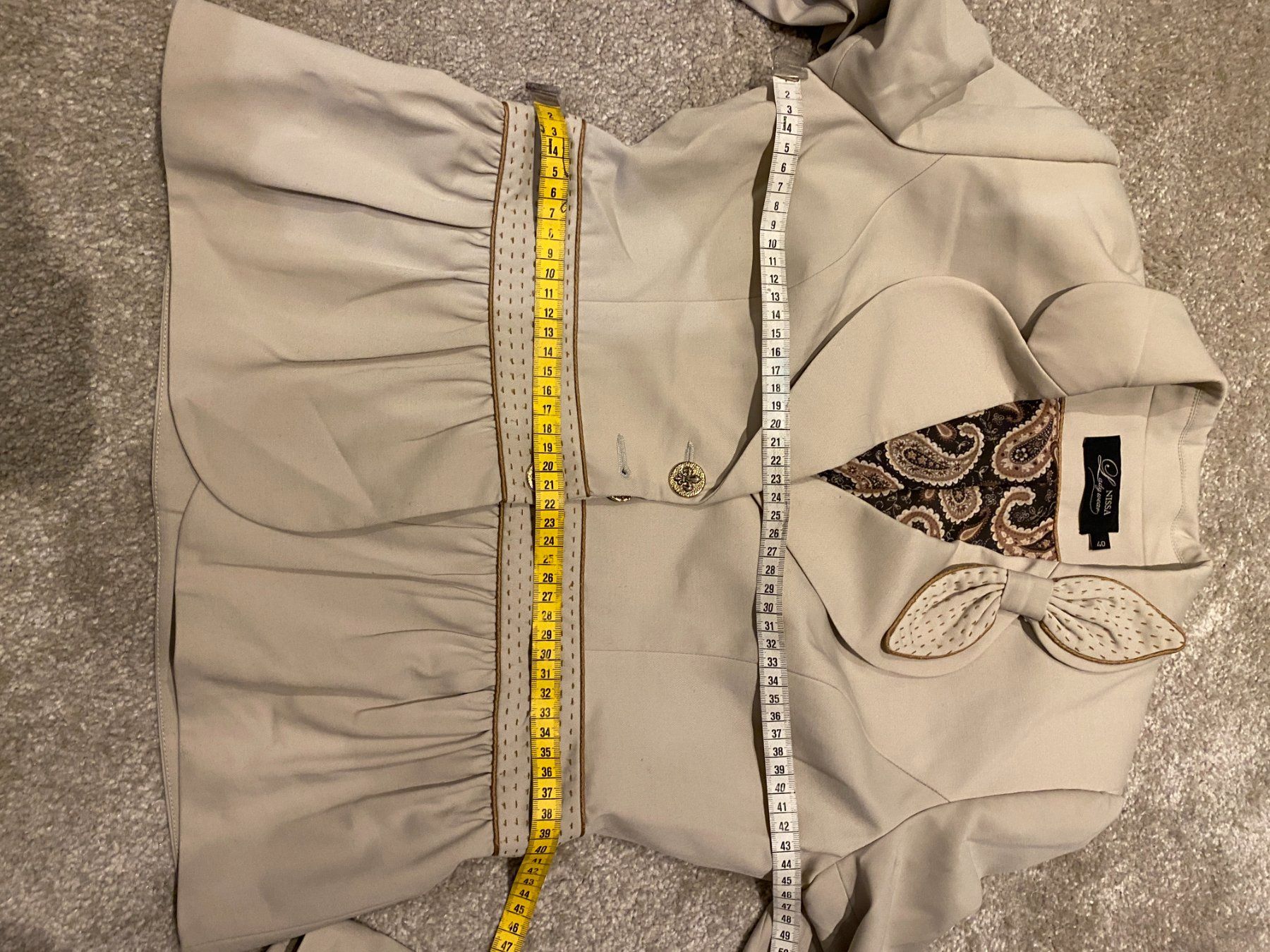 Costumi: Damen Anzug NISSA 34 – Usato da Liestal venduto da aarroon 6