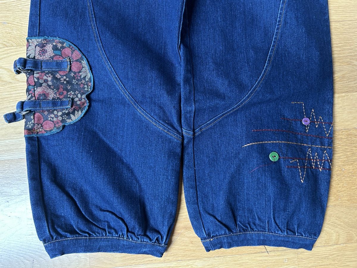 Pantaloni: Pantalon court en jeans – Usato da Daillens venduto da guisepa 1