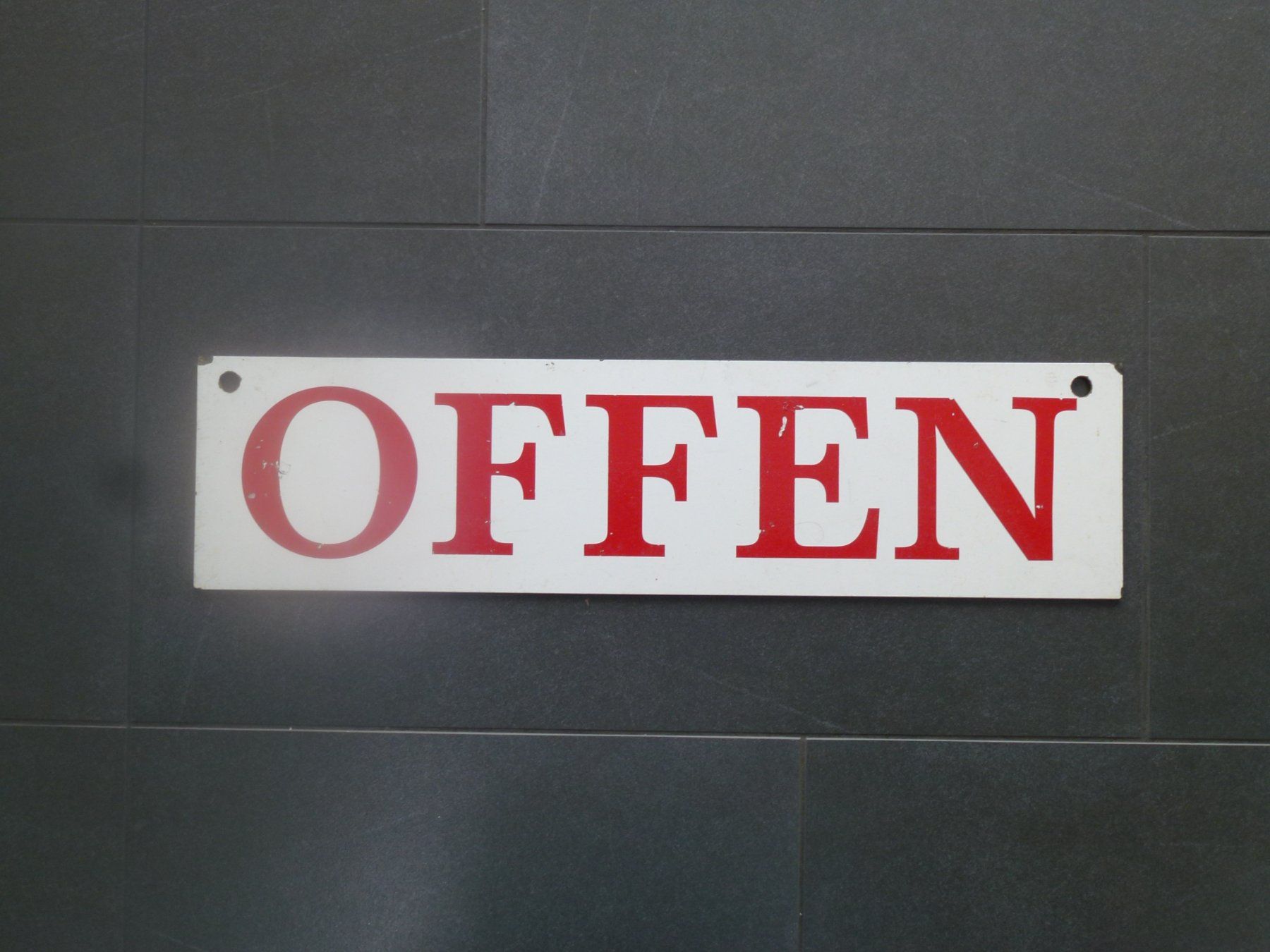 Ecriteaux: Vintage Schild "OFFEN"  weiss rot – D'occasion à Esslingen par eintagammeer