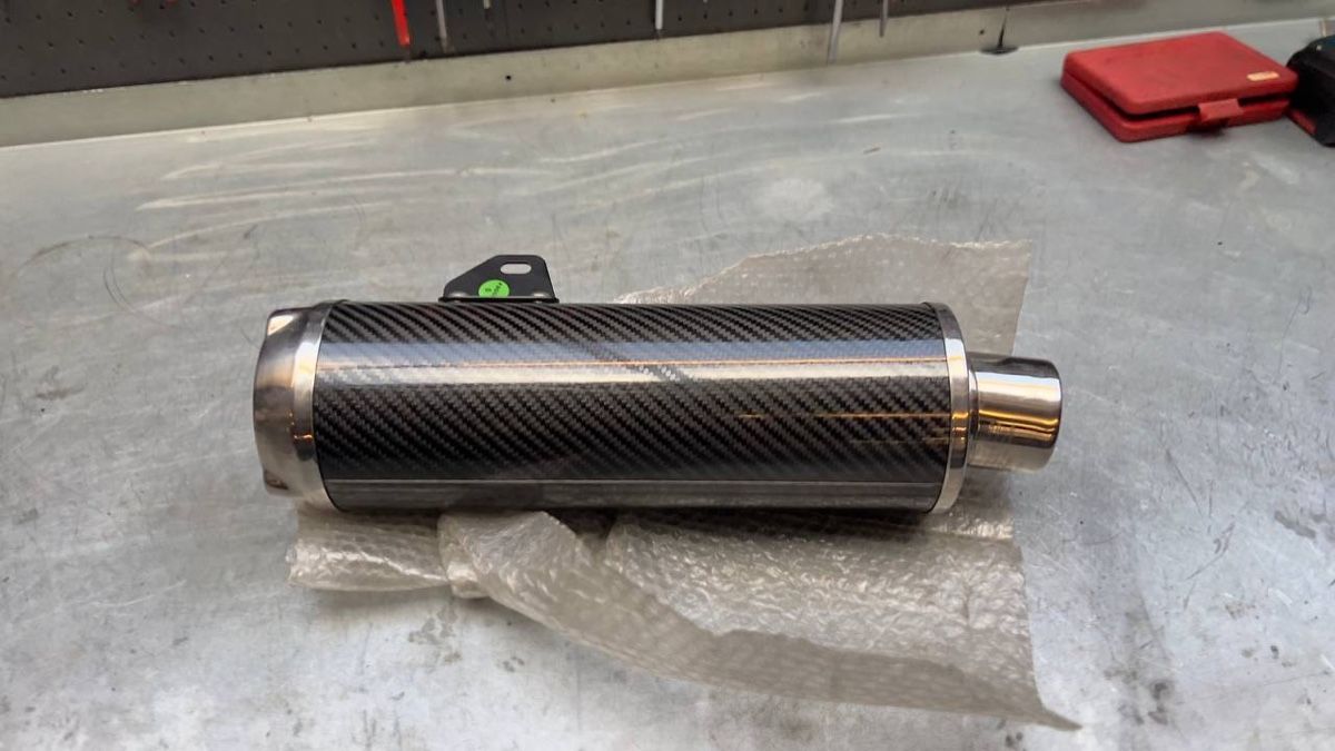 Auspuffanlagen: Carbon Endschalldämpfer – Gebraucht aus Schötz von the_8jlv