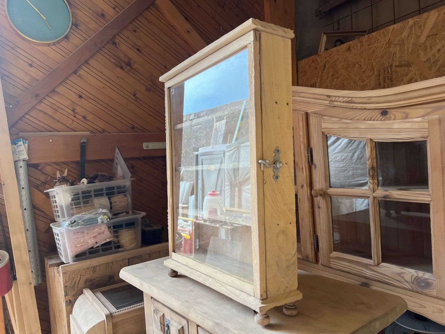 Vitrinen: ART 1119-J Petite étagère vitrine sablé – Gebraucht aus Pont-La-Ville von BCMGLEAL 1