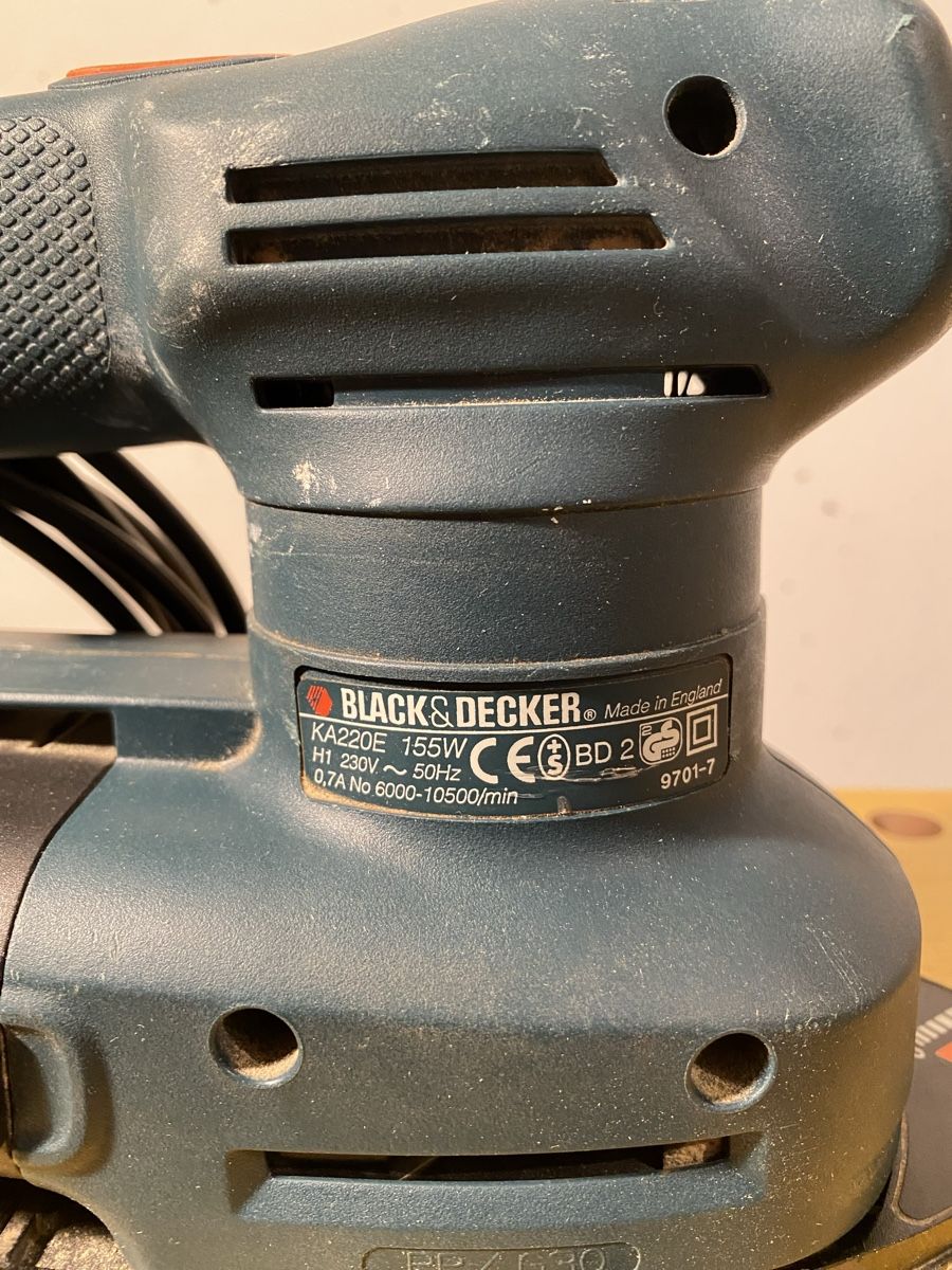 Schleifen & Polieren: BLACK+DECKER KA220E Schwingschleifer 155W – Gebraucht aus Volketswil von Ahot 2