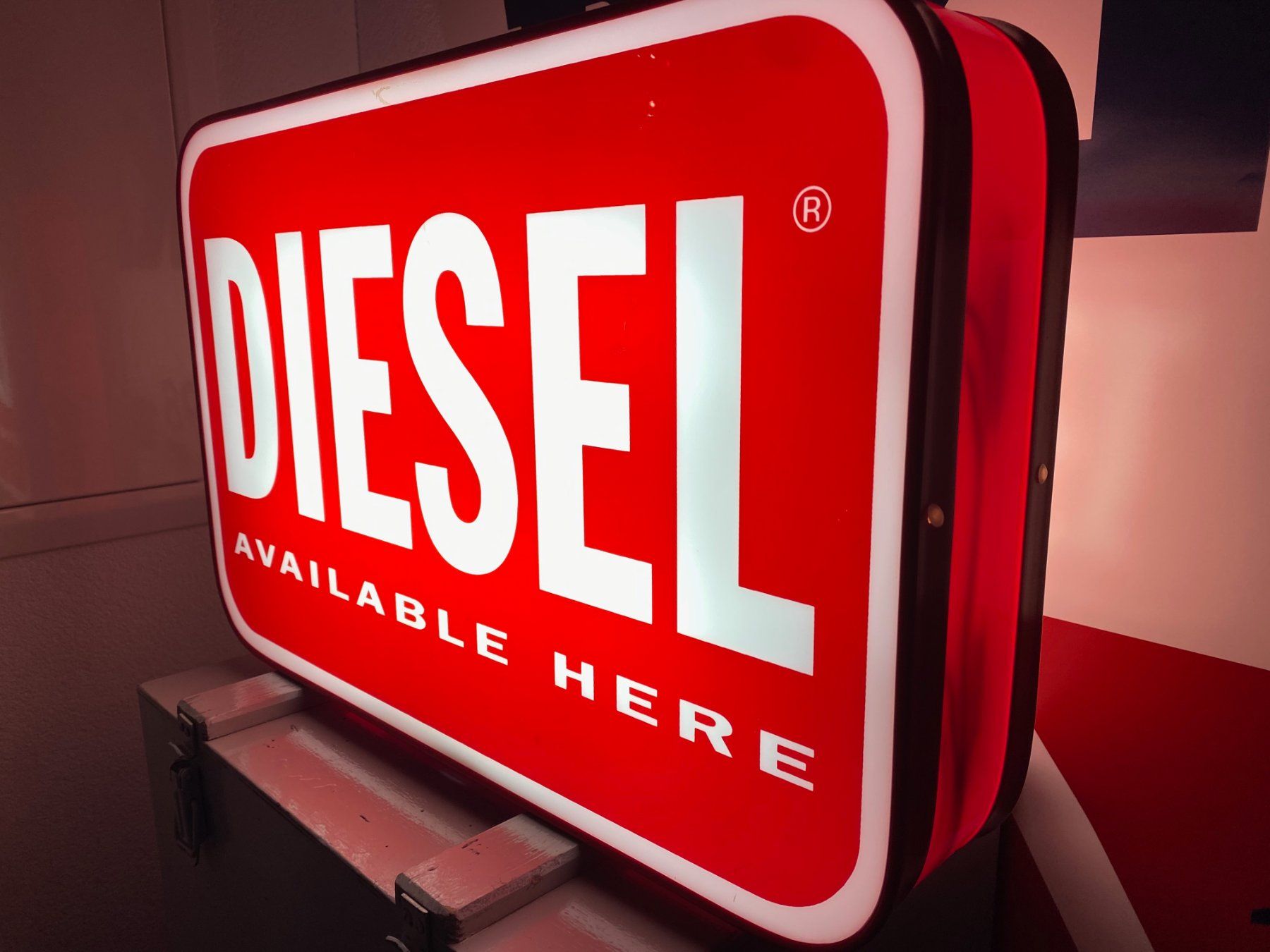 Lampen: Leuchtreklame "Diesel" – Gebraucht aus Bettwil von mooney20111 1
