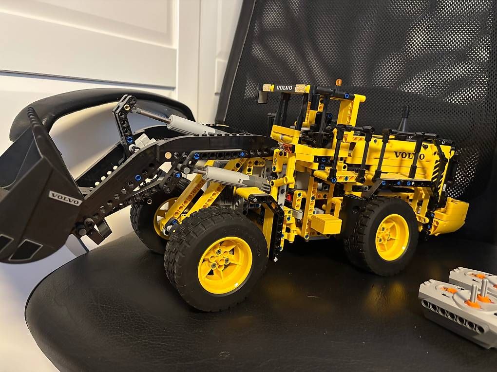 Lego Kit di costruzioni: Lego Technic Radlader 42030 – Usato da Degersheim venduto da django72 2