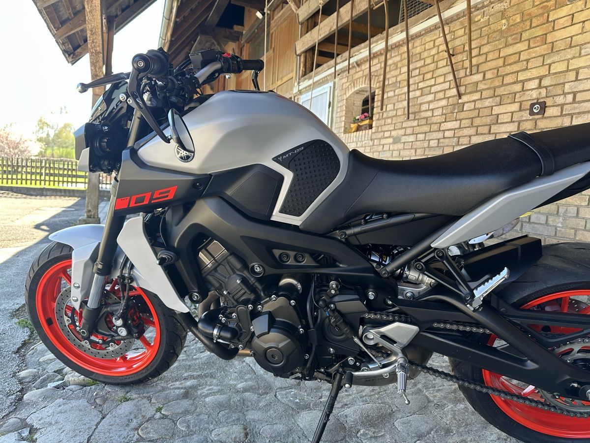 Yamaha Strada: Yamaha MT09 2020 – Usato da Langenthal venduto da Gr0ggsim 2